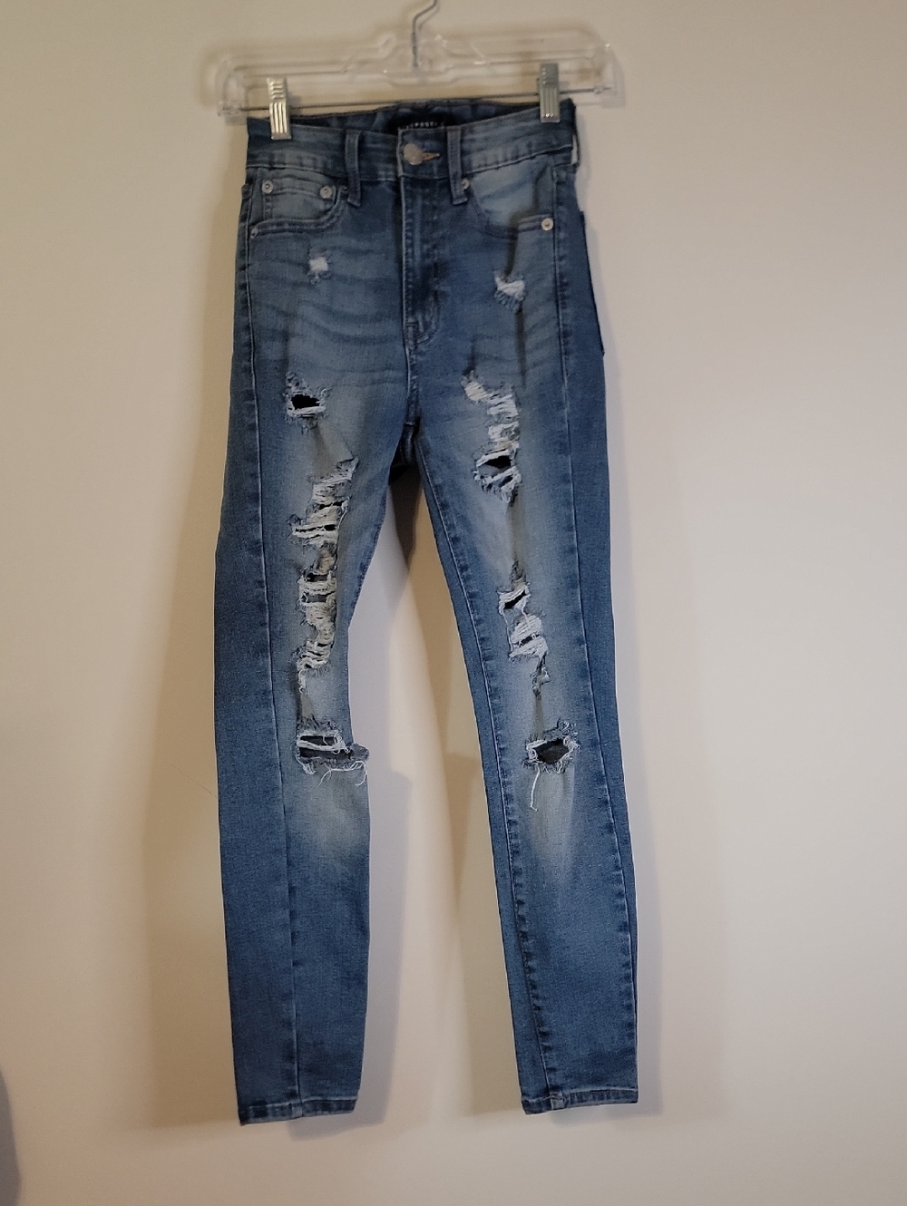 Aeropostale Women's Ripped Skinny Jeans - Blue Wash
